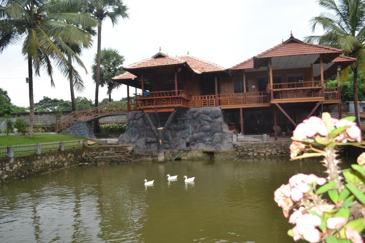 Udaya Resort Palakkad Buitenkant foto